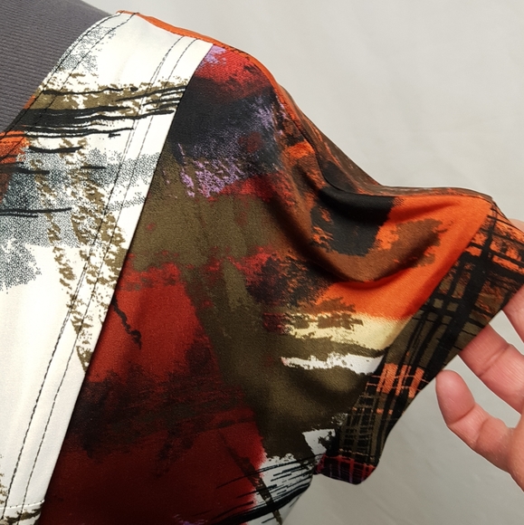 Striking, Bali brand blouse. - Picture 5 of 8